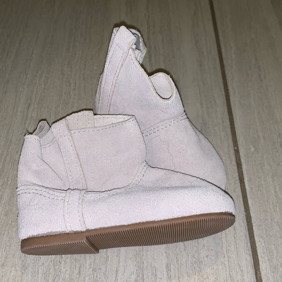 Baby Gap Suede Booties - Picture 2 of 5